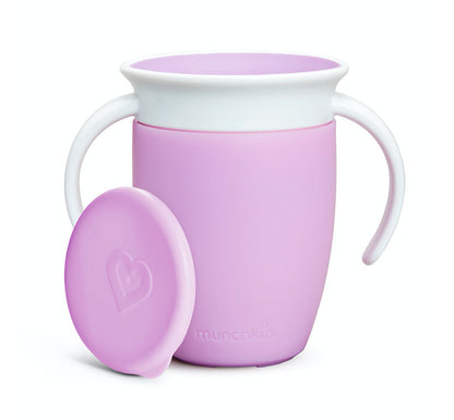 la taza antiderrames Miracle 360° de Munchkin! Mantén las bebidas en su lugar sin complicaciones. Diseñada para niños, promueve el desarrollo oral y es fácil de usar y limpiar. Colo r malva munchkin