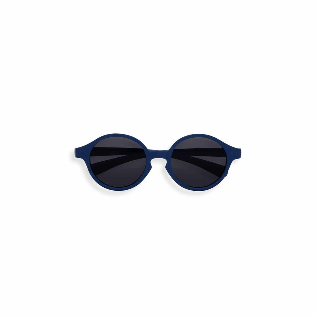 Gafas de sol infantiles marca izipizi en talla 3 5 años, montura modelos d , redondeadas en color azul marino