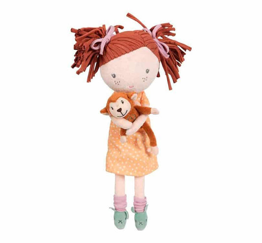 muñeca blandita Sophia de Little Dutch pelo en coletas con lazada malva, con vestido amarillo  estampado con peluche de mono en la mano con calcetines rosas y  zapatos verdes