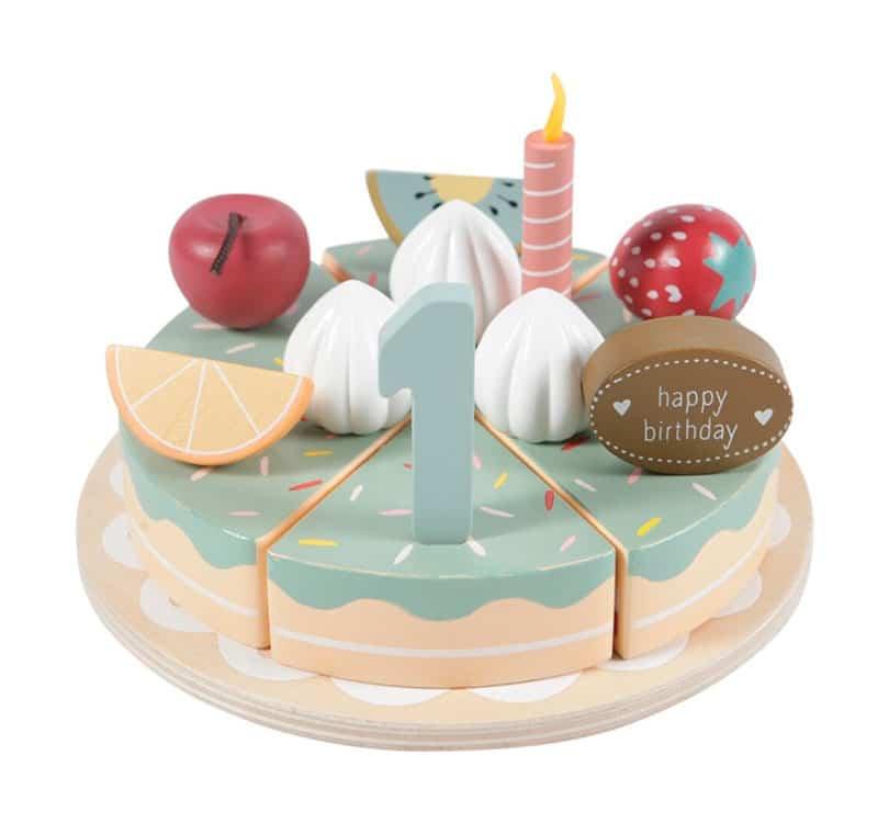 TARTA DE CUMPLEAÑOS DE MADERA CON SEIS PORCIONES Y DECORACIONES VARIADAS COMO VELAS FRUTAS O BOLAS DE NATA TODO EN MADERA DE LA MARCA LITTLE DUTCH